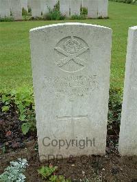 Etaples Military Cemetery - Wallington, A J