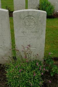 Etaples Military Cemetery - Walls, R