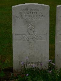 Etaples Military Cemetery - Walters, W L