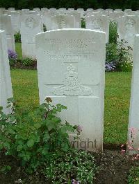 Etaples Military Cemetery - Wannop, I J
