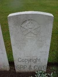 Etaples Military Cemetery - Ward, Edward