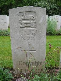 Etaples Military Cemetery - Ward, M A