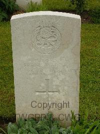 Etaples Military Cemetery - Waring, Frank