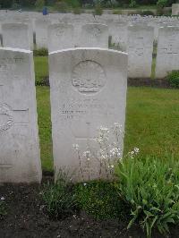 Etaples Military Cemetery - Warrener, John William