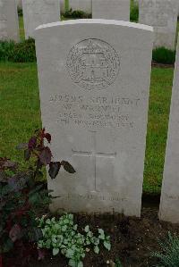 Etaples Military Cemetery - Warvill, W