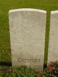 Etaples Military Cemetery - Washbrook, Frederick Charles