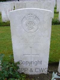 Etaples Military Cemetery - Waspe, W E