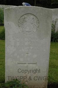 Etaples Military Cemetery - Watson, J C