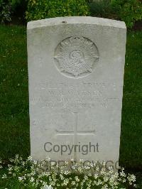 Etaples Military Cemetery - Watson, W B