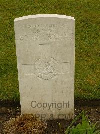 Etaples Military Cemetery - Watt, Robert Stapleton