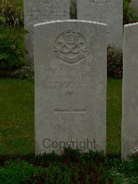Etaples Military Cemetery - Watts, John