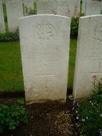 Etaples Military Cemetery - Watts, Robert