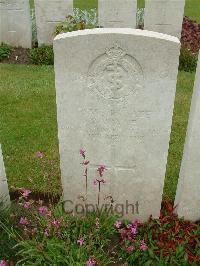 Etaples Military Cemetery - Wayne, Robert