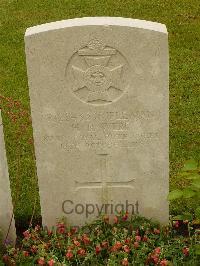 Etaples Military Cemetery - Webb, H R