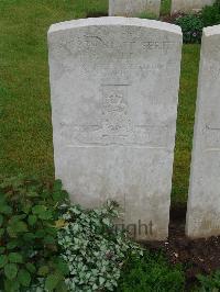 Etaples Military Cemetery - Webb, R