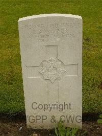 Etaples Military Cemetery - Webber, Leonard Alexander
