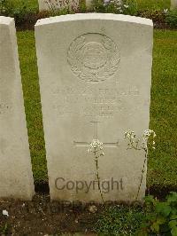 Etaples Military Cemetery - Webber, Robert James