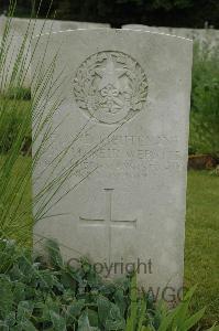 Etaples Military Cemetery - Webster, Donald Keir