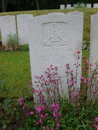 Etaples Military Cemetery - Weeding, Walter