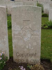 Etaples Military Cemetery - Weedon, C
