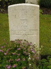 Etaples Military Cemetery - Weir, Peter