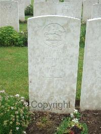 Etaples Military Cemetery - Welbourne, S