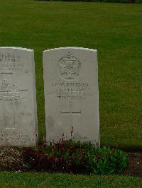 Etaples Military Cemetery - Welland, Thomas Lewis