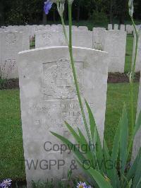 Etaples Military Cemetery - Wells, C
