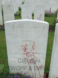 Etaples Military Cemetery - Wells, P A