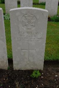 Etaples Military Cemetery - Wells, W J