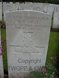 Etaples Military Cemetery - West, G W