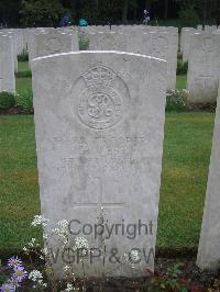 Etaples Military Cemetery - West, Richard Hemming