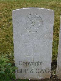 Etaples Military Cemetery - Whale, Harold Joseph