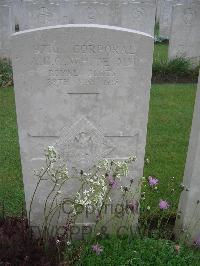 Etaples Military Cemetery - White, Alexander Glenorchy