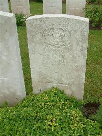 Etaples Military Cemetery - White, H