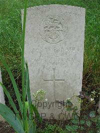 Etaples Military Cemetery - White, Joby James