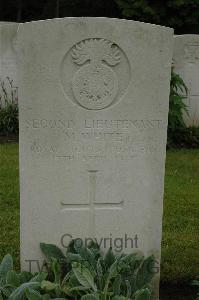 Etaples Military Cemetery - White, M