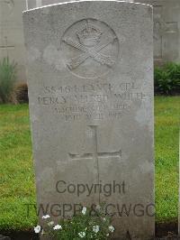 Etaples Military Cemetery - White, Percy Alfred
