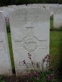 Etaples Military Cemetery - White, Ronald Hunter