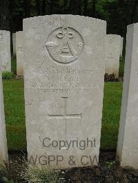 Etaples Military Cemetery - White, W