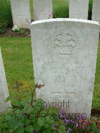 Etaples Military Cemetery - Whiteley, F