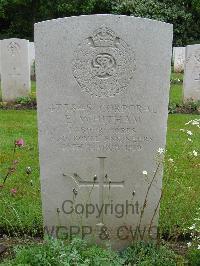Etaples Military Cemetery - Whitham, E