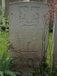 Etaples Military Cemetery - Whittaker, Robert
