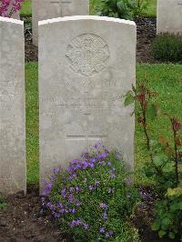 Etaples Military Cemetery - Whyte, J