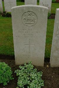 Etaples Military Cemetery - Wicks, Edward
