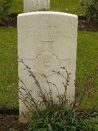 Etaples Military Cemetery - Wilkinson, Roger Leslie Stuart