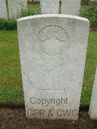 Etaples Military Cemetery - Williams, A