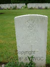 Etaples Military Cemetery - Williams, George Gabriel