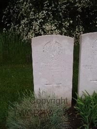 Etaples Military Cemetery - Williams, J