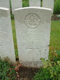 Etaples Military Cemetery - Williams, J